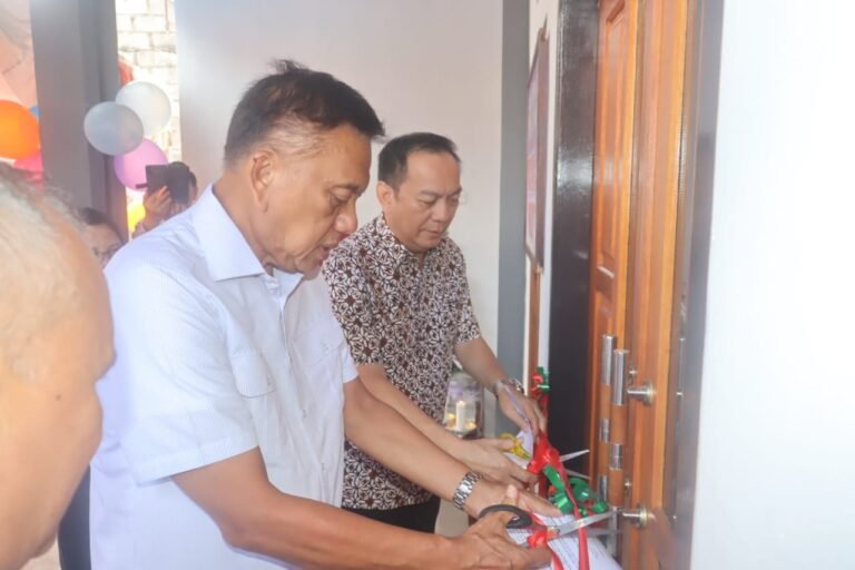 Walikota Caroll Senduk Dampingi Mantan Gubernur Sulut OD Dondokambey Resmikan Pastori