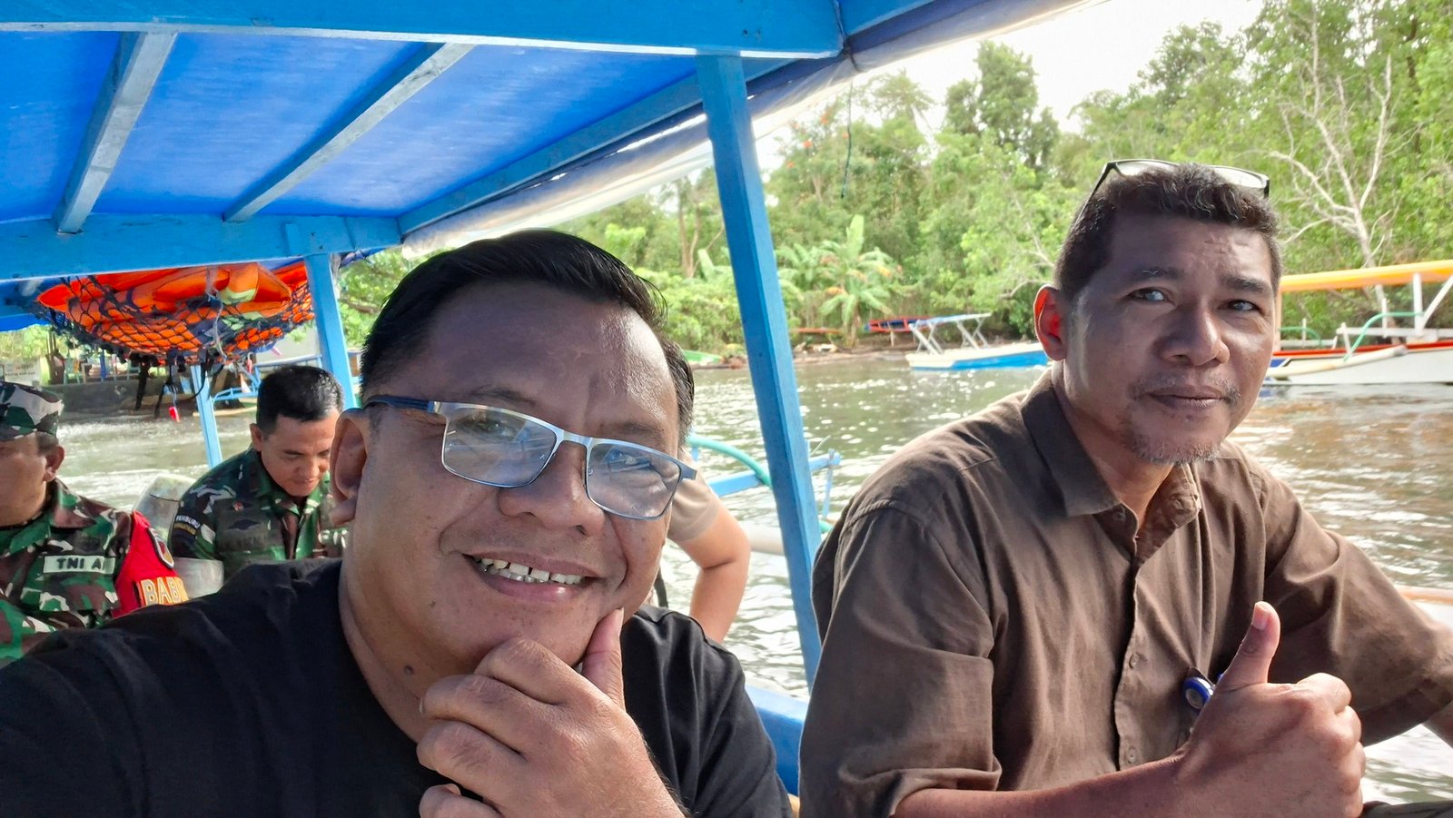 Imanuel Mandak: Camat yang Memimpin dari Atas Ombak