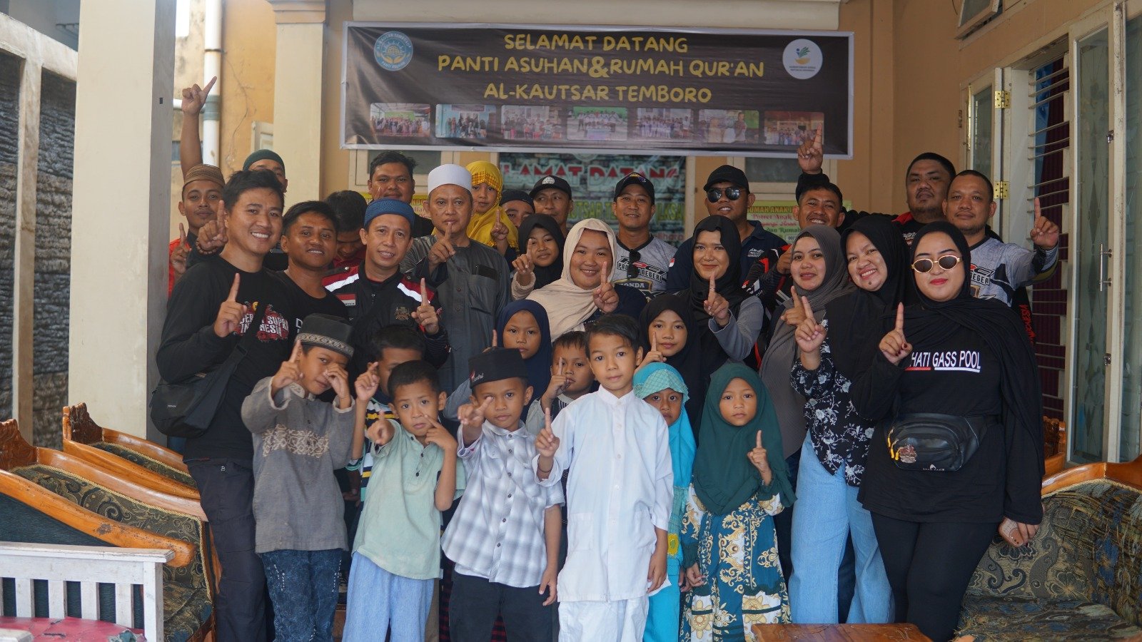 ‎Hijabers on Wheel, Komunitas Honda Gorontalo Tebar Kebaikan di Pasar Sentral