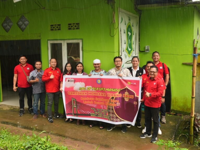 DPC SP PLN UP3 Manado Bantu Pasang Listrik Baru untuk Mushola di Kima Bajo