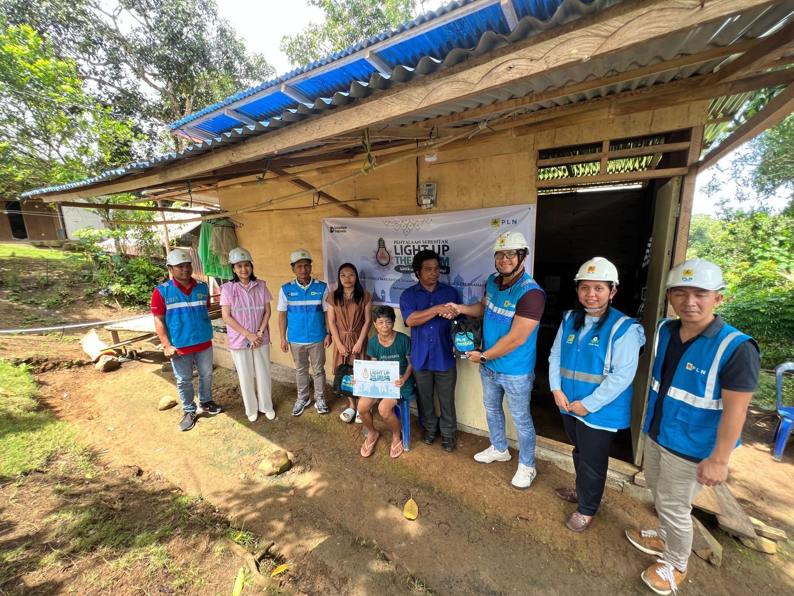 Nyalakan Energi Baru untuk Semangat Ramadhan: PLN UP3 Manado Hadirkan Listrik Gratis bagi 31 Keluarga Prasejahtera