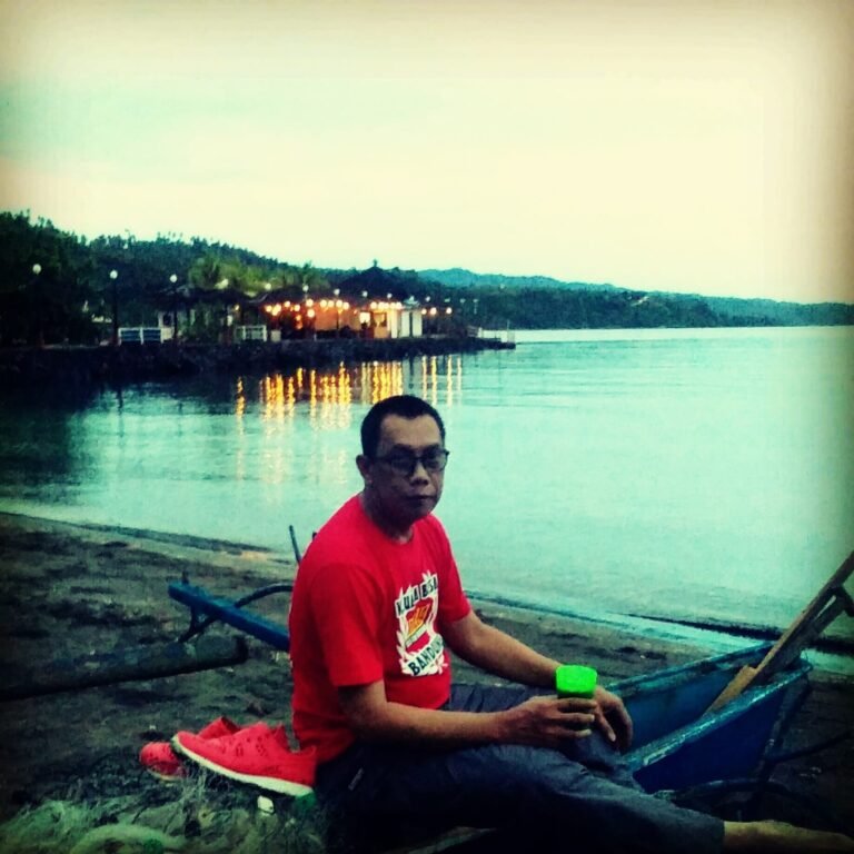 “Surga yang Terselip Sampah: Wajah Lain Bunaken yang Tak Tertangkap Brosur”