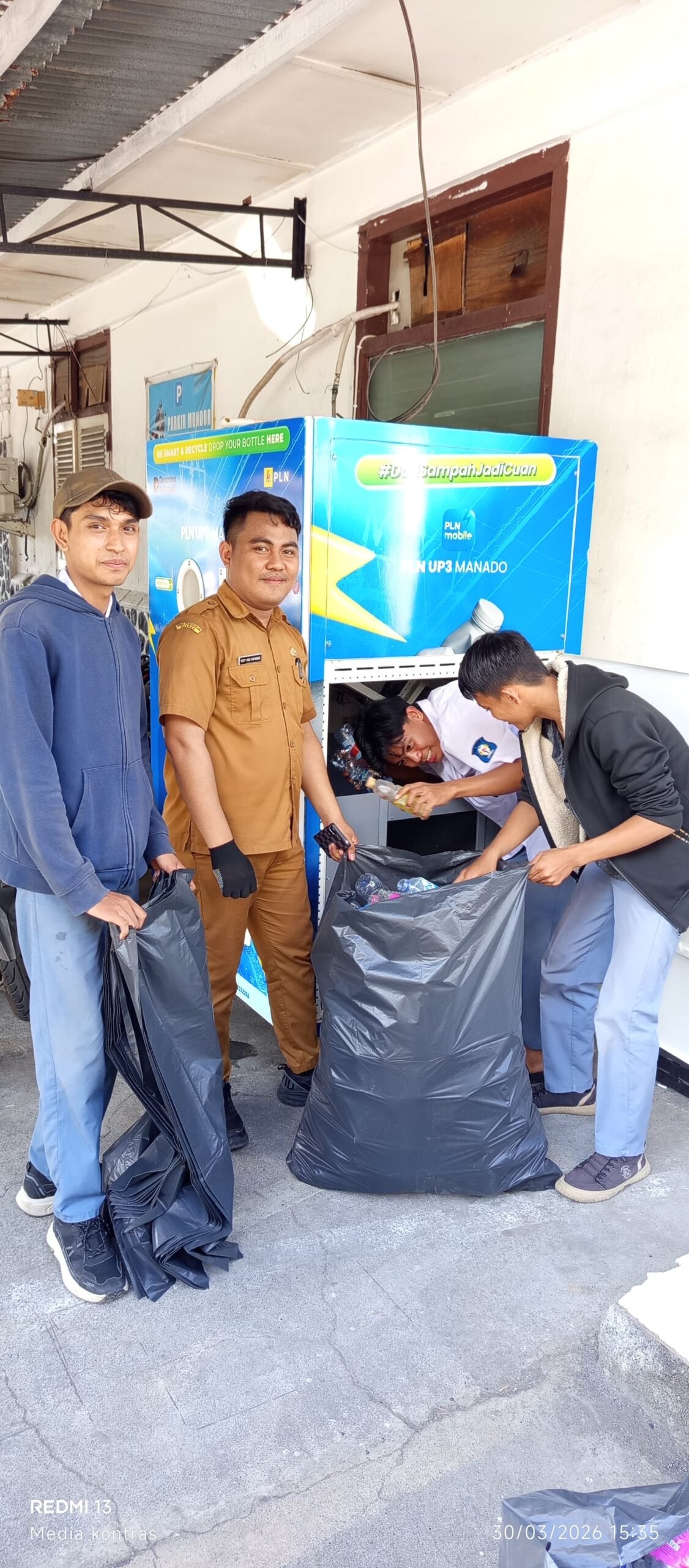 PLN UP3 Manado Gandeng SMKN 8 Sumompo Kelola Sampah Plastik Jadi Cuan