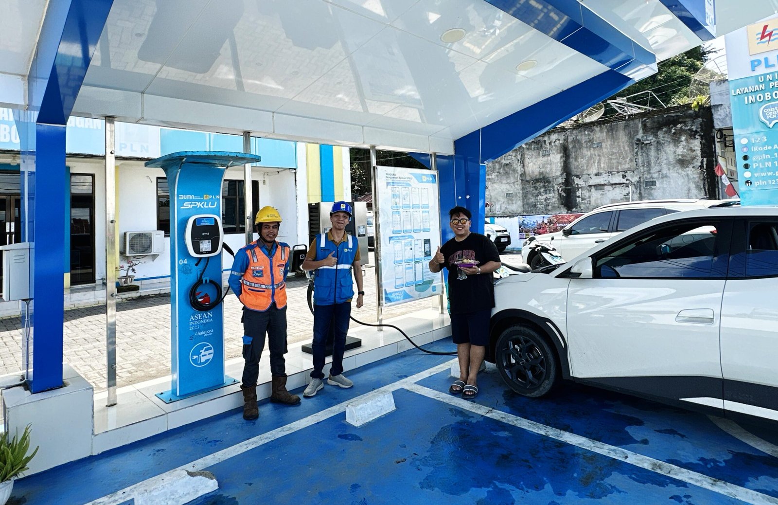 Komitmen Nyata PLN, ULP Inobonto Kini Miliki SPKLU untuk Kendaraan Listrik‎