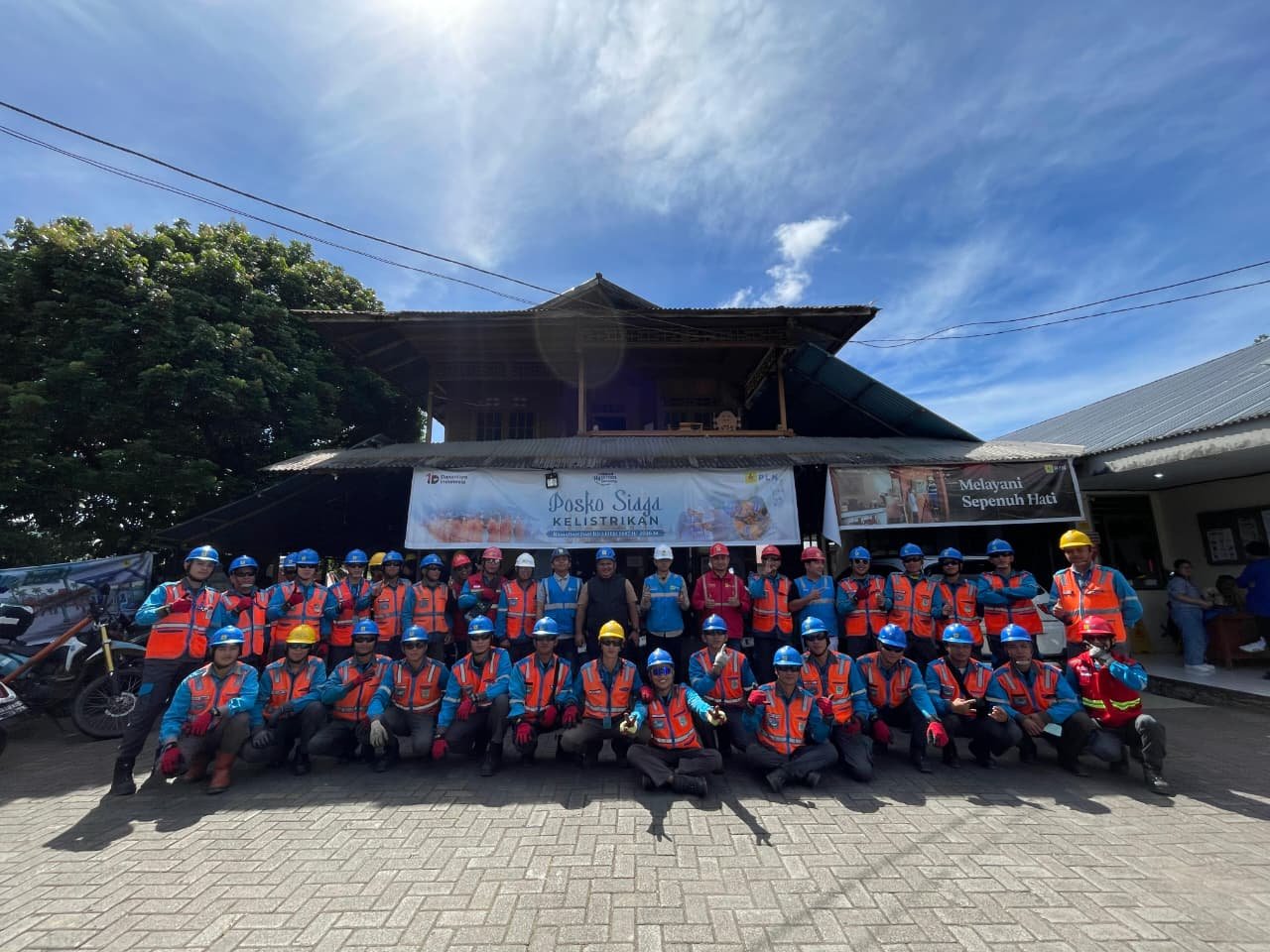 ‎PLN ULP Tondano Lakukan Mapalus Pemangkasan dan Perbaikan Jaringan di Tanggari, Napitupulu: Ini Rutin untuk Amankan Pasokan Listrik
