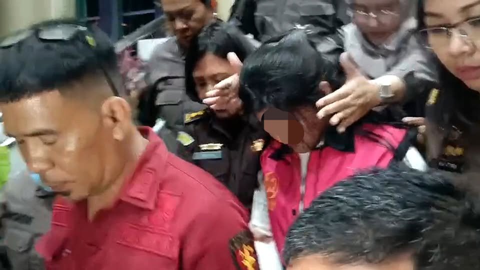 Diduga Korupsi Dana Bencana, Bupati Sitaro Chyntia Kalangit Digiring Penyidik Kejati Sulut ke Rutan Malendeng