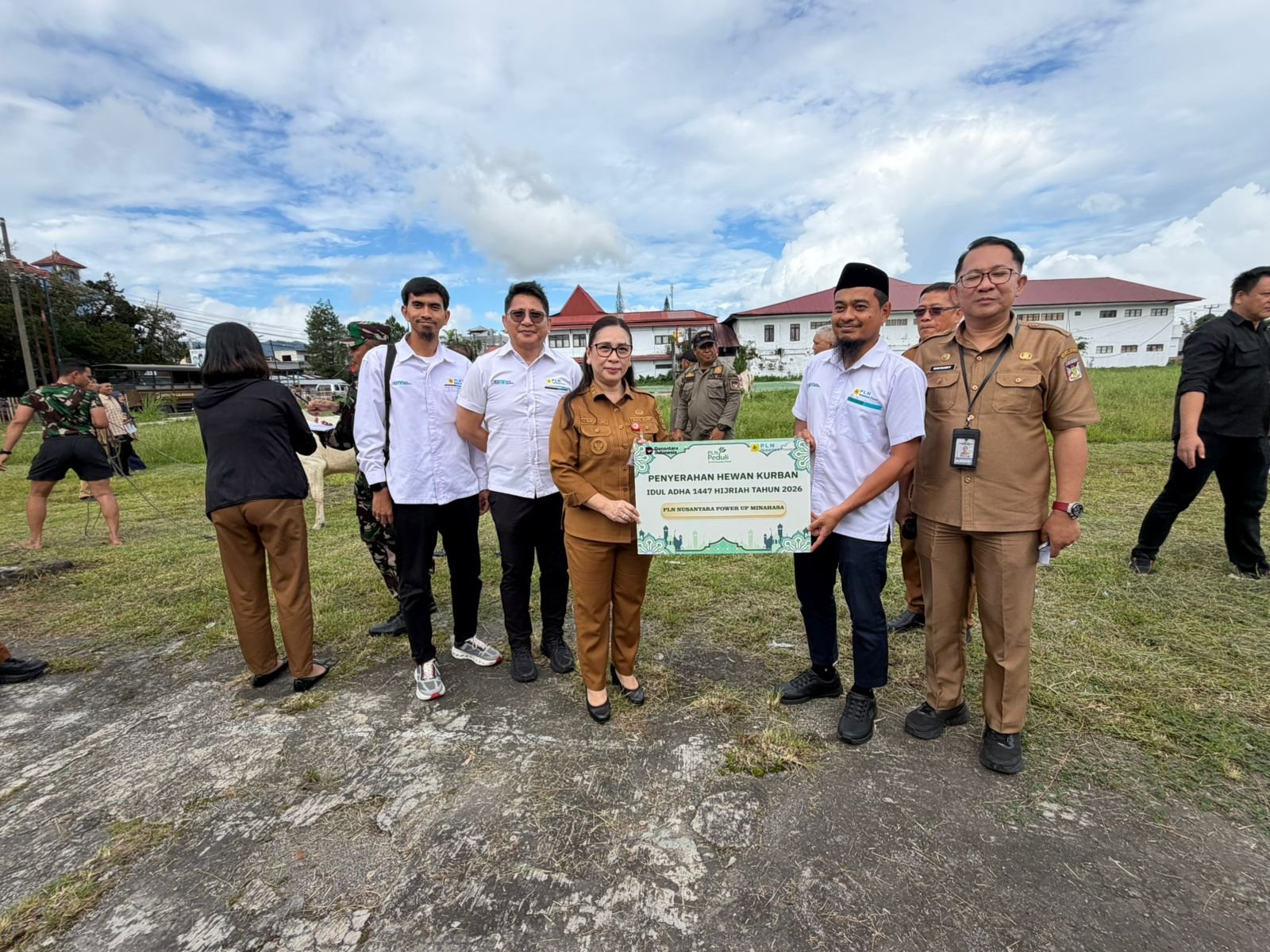 PLN Nusantara Power UP Minahasa Salurkan 16 Kambing dan 3 Sapi Qurban untuk Masyarakat
