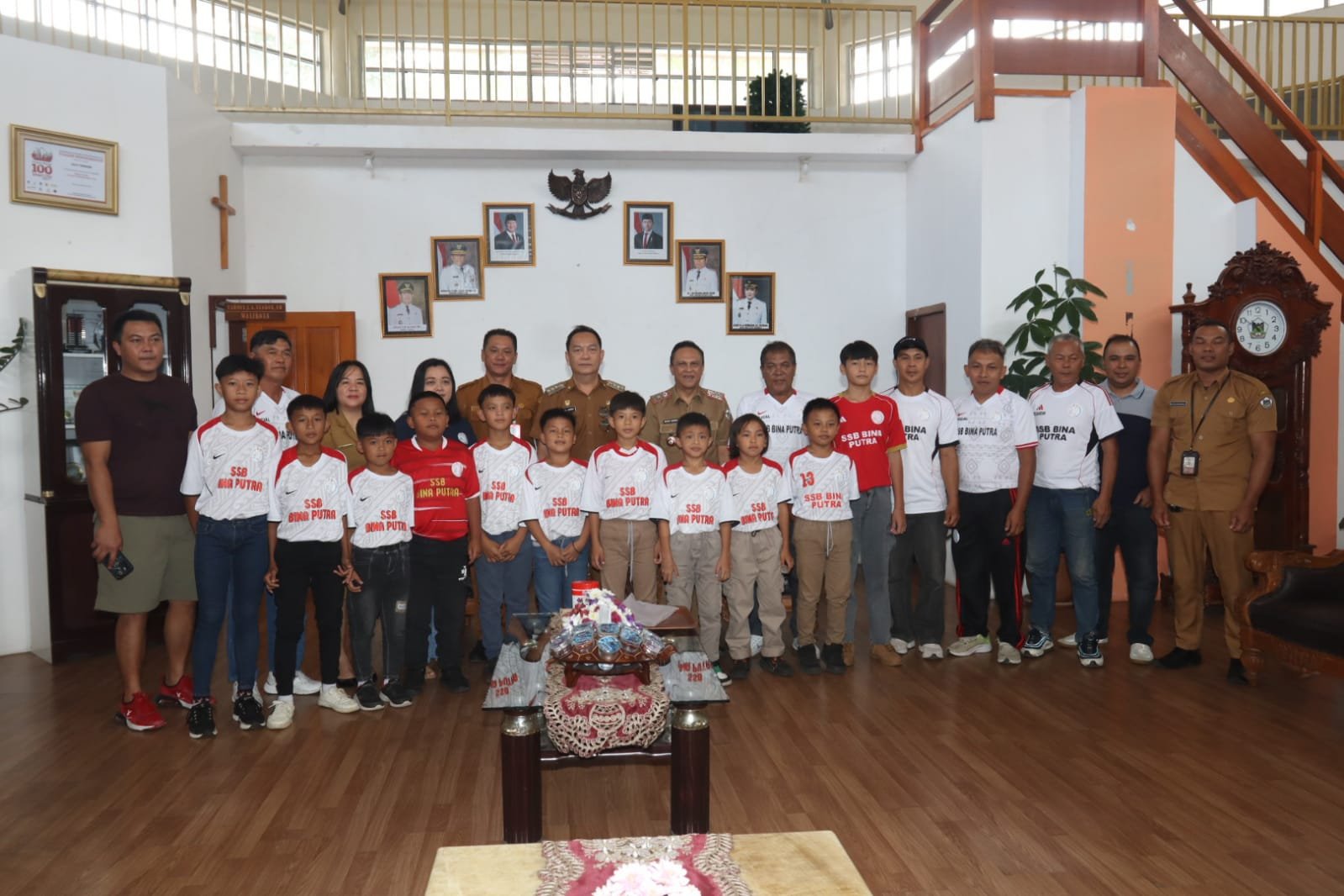 Wakili Sulut di Ajang FSAI 2026, Tim U-12 Bina Putra Tomohon Dilepas Wali Kota Caroll Senduk
