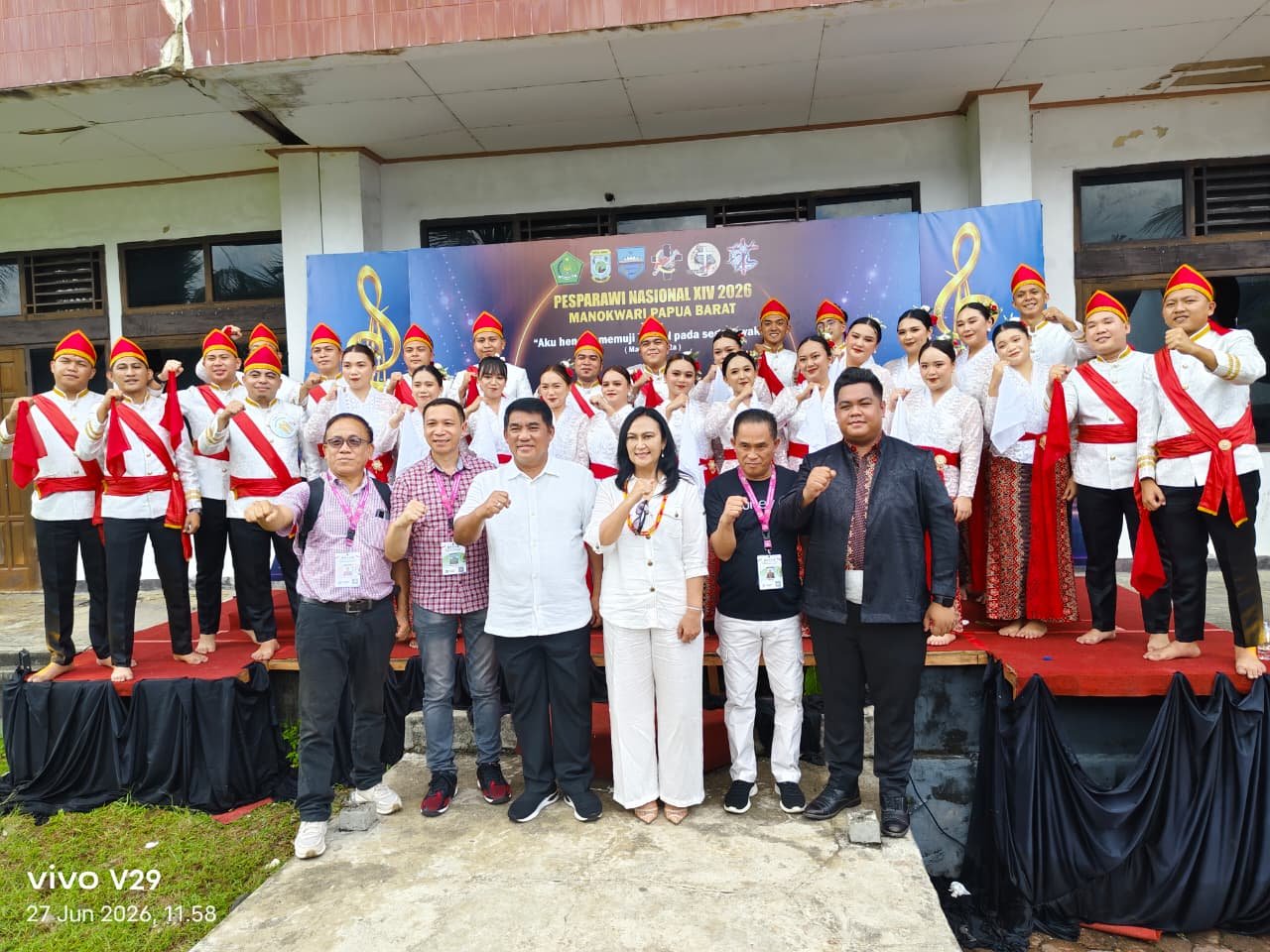 Tampil Memukau di Pesparawi Nasional Ke XIV, Gubernur Sulut Yulius Selvanus Beri Suport Tim MGN LPPD Kota Tomohon