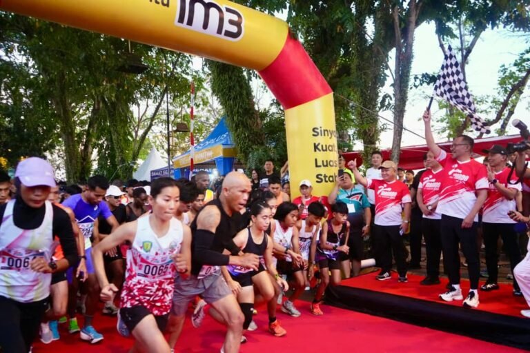 HUT Kota Manado ke 403, Wawali Richard Sualang Lepas Ribuan Peserta Fun Run dan Half Marathon