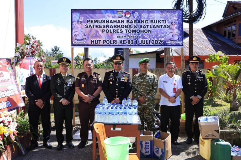 HUT ke 80 Bhayangkara, Polres Tomohon Musnahkan Barang Bukti Narkoba, Miras dan Knalpot Brong