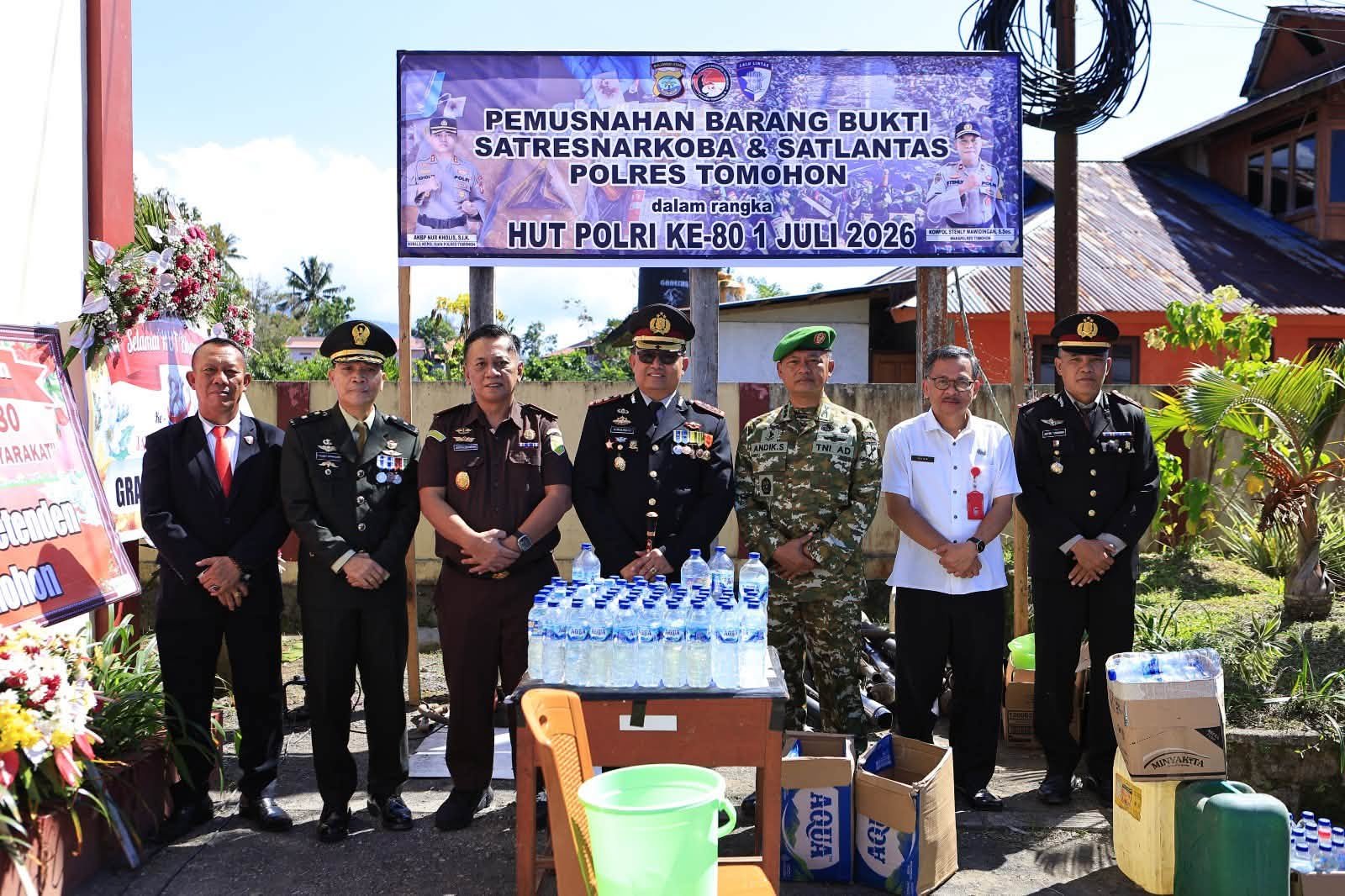 HUT ke 80 Bhayangkara, Polres Tomohon Musnahkan Barang Bukti Narkoba, Miras  dan Knalpot Brong