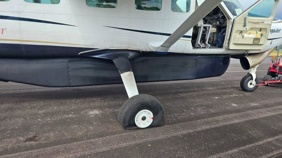 Pecah Ban di Runway, Pesawat Susi Air Blokir Landasan