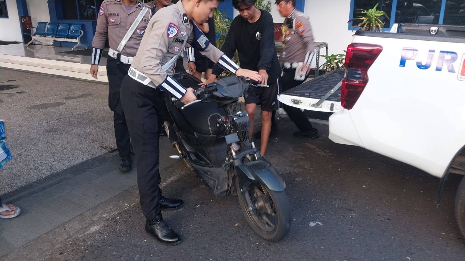 Digelar 30 Hari Secara Hunting, Ditlantas Polda Sulut Sweeping Kenalpot Brong dan Tanpa Plat Nomor