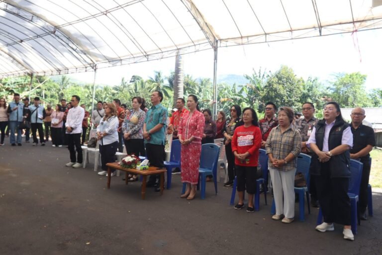 Awali Pembuatan Float Dengan Ibadah Syukur, Wali Kota Minta Dekorator Tunjukkan Hasil Karya