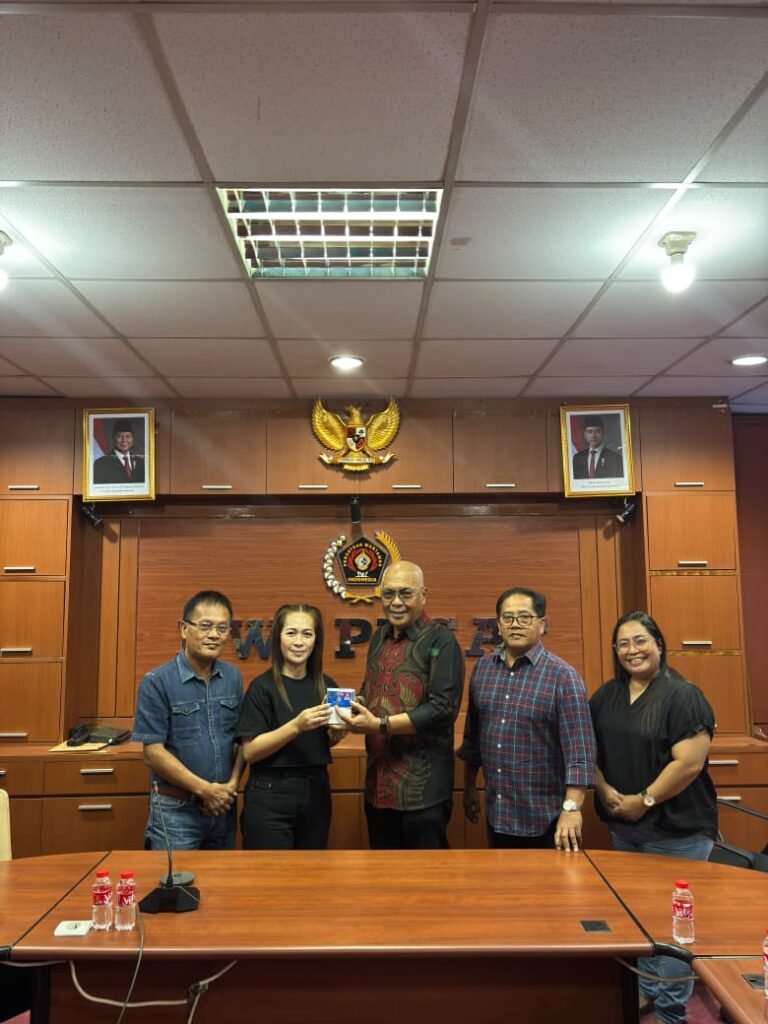 103 KTA PWI Sulawesi Utara Diserahkan Ketua Umum Akhmad Munir