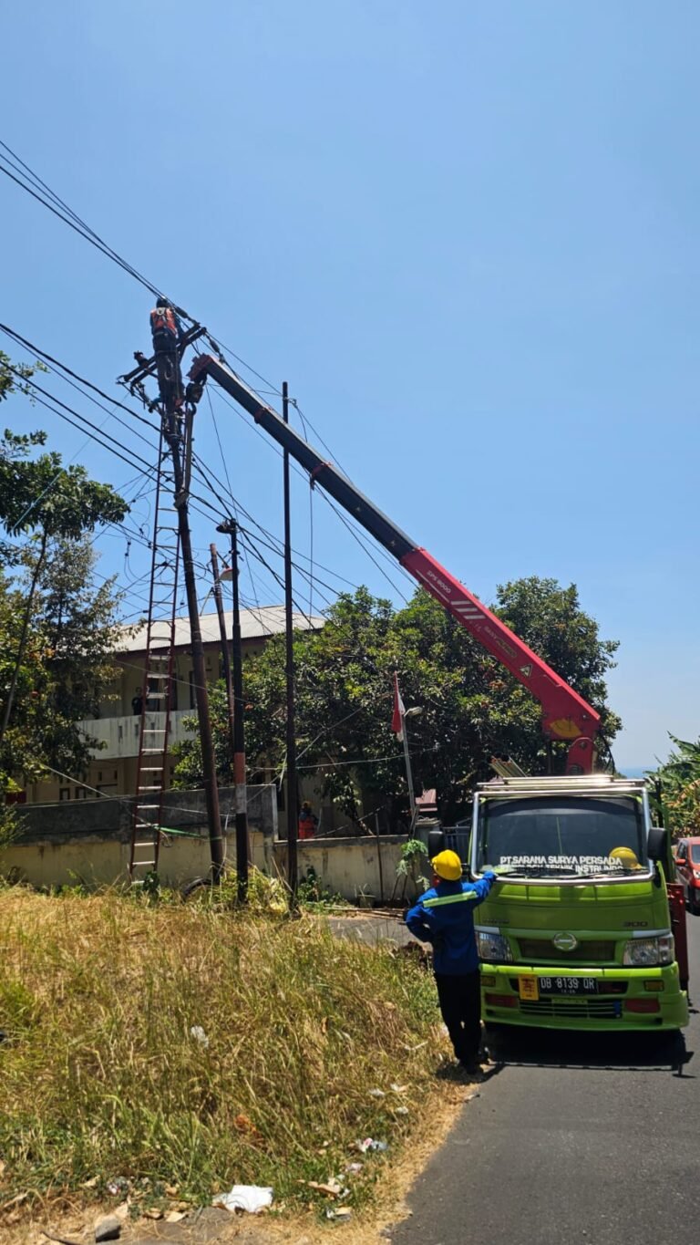 PLN ULP Manado Selatan Tindak Lanjuti Laporan Warga, Begini Kata Enjel Lakumani