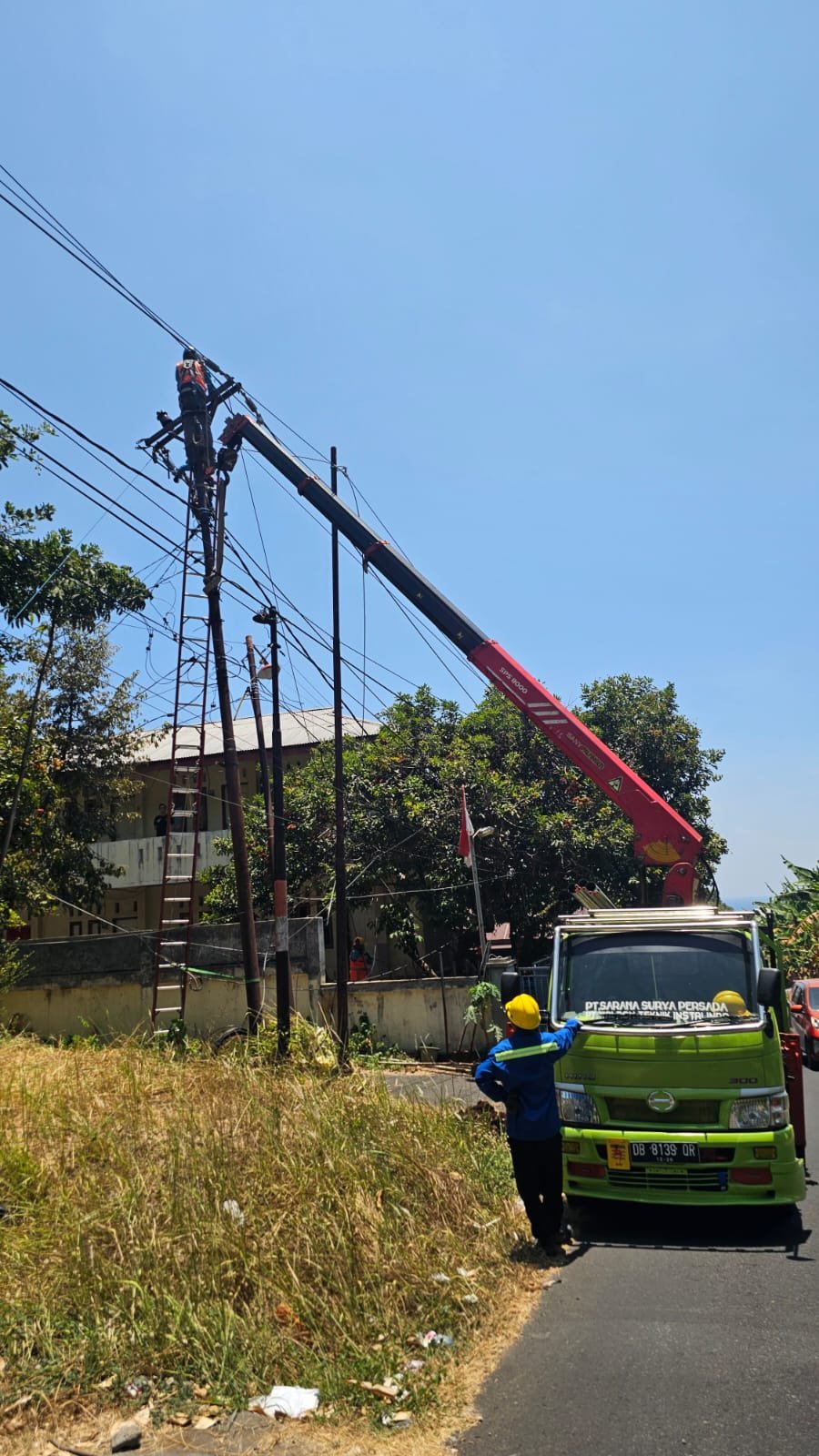 PLN ULP Manado Selatan Tindak Lanjuti Laporan Warga, Begini Kata Enjel Lakumani
