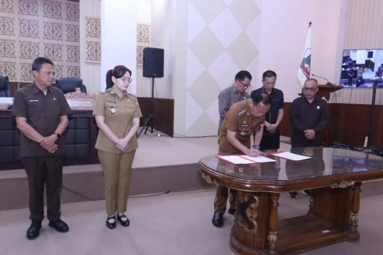 Dihadapan Wakil Rakyat, Wali Kota Caroll Senduk Teken Nota Kesepakatan KUA PPAS TA 2026