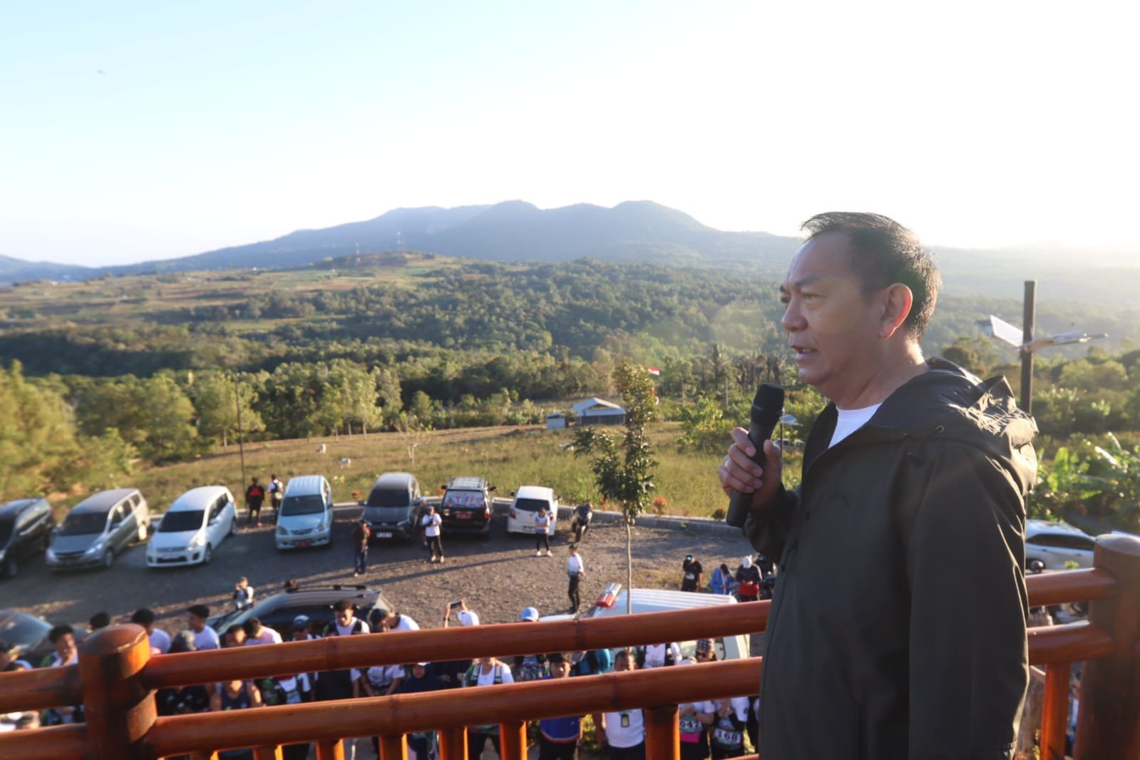 Ikut Rute Destinasi Wisata, 200 Peserta Eco Trail Run 2026 Dilepas Wali Kota Caroll Senduk
