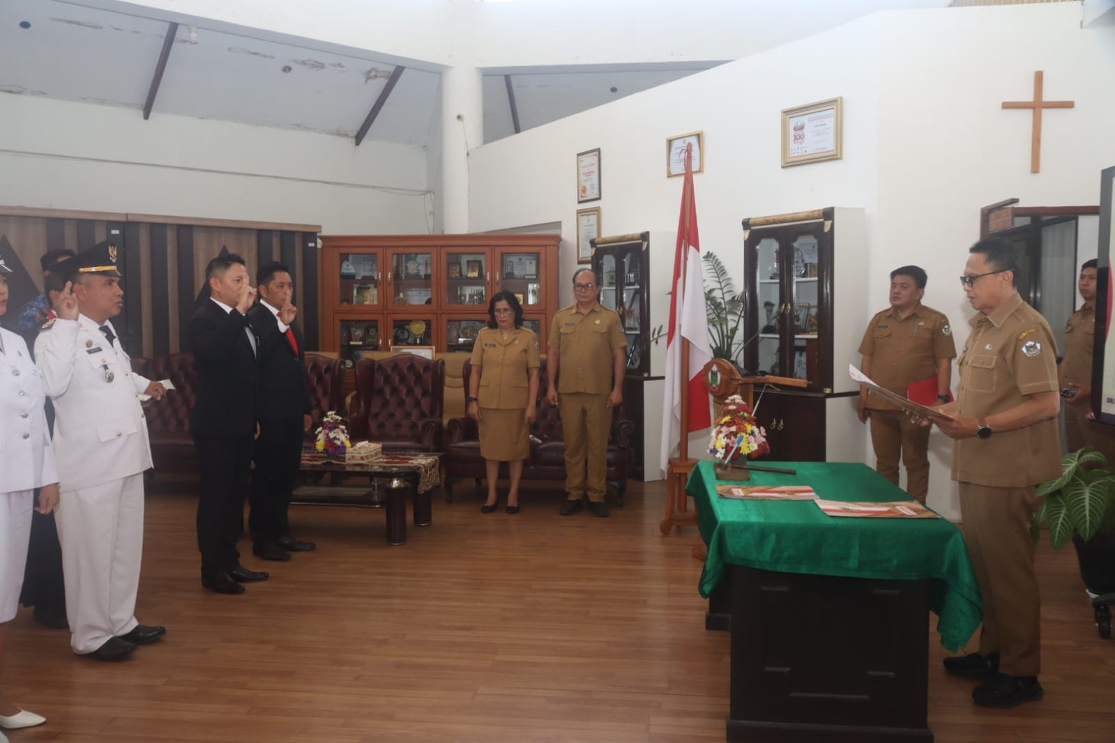 Sekkot Edwin Roring Lantik 11 Pejabat Administrator dan Pengawas Pemkot