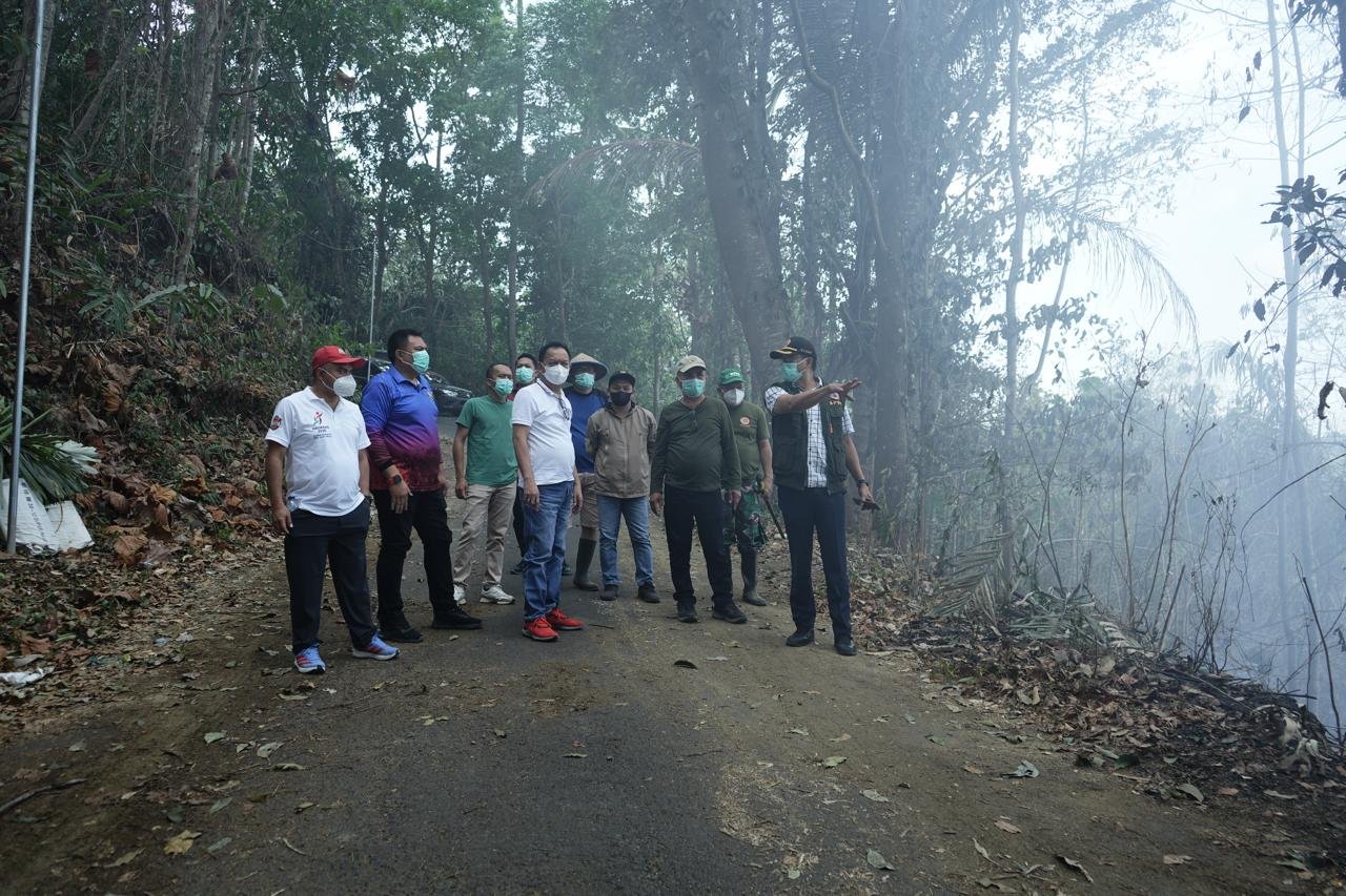 Atasi Karhutla di TPA Tara-Tara, Wali Kota Caroll Senduk  Turun Langsung ke Lokasi