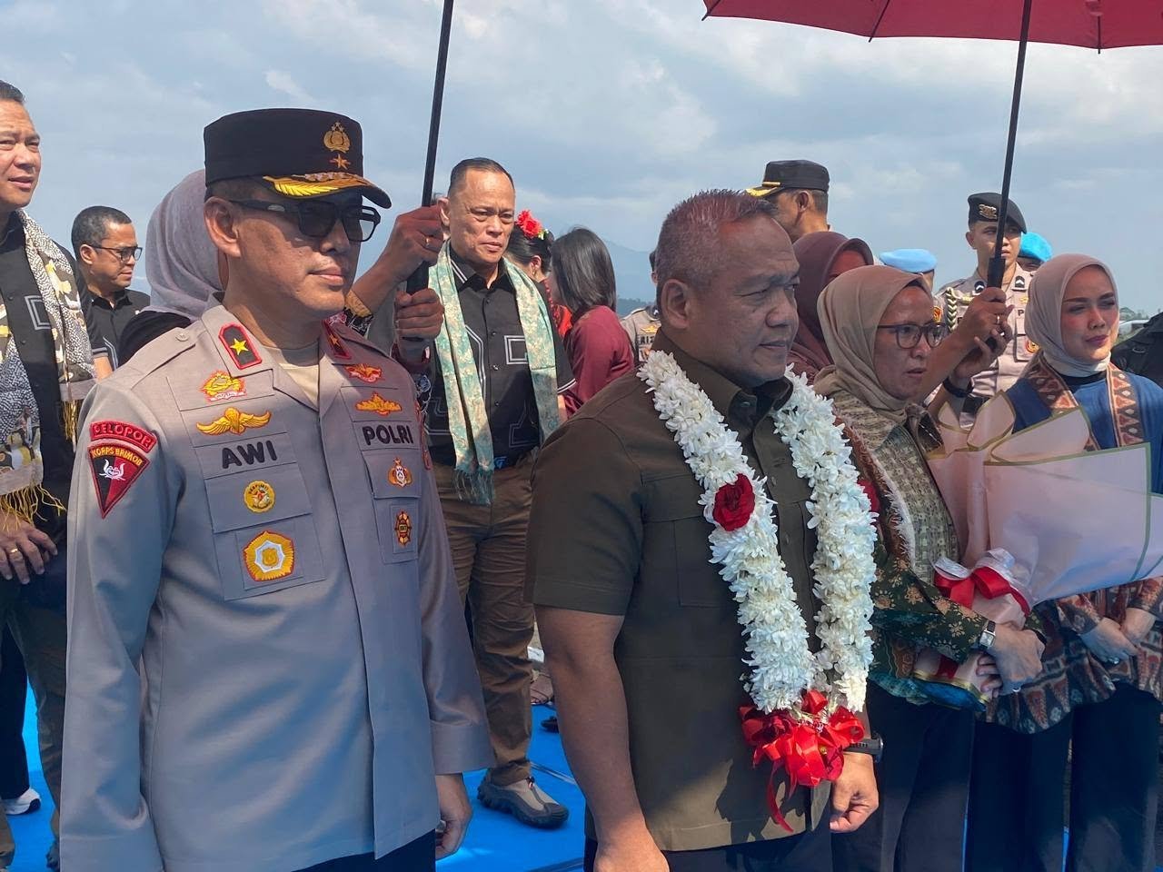 Tiba di Manado, Kapolda Sulut Brigjen Pol Yudo Hermanto Disambut Gubernur Yulius Selvanus