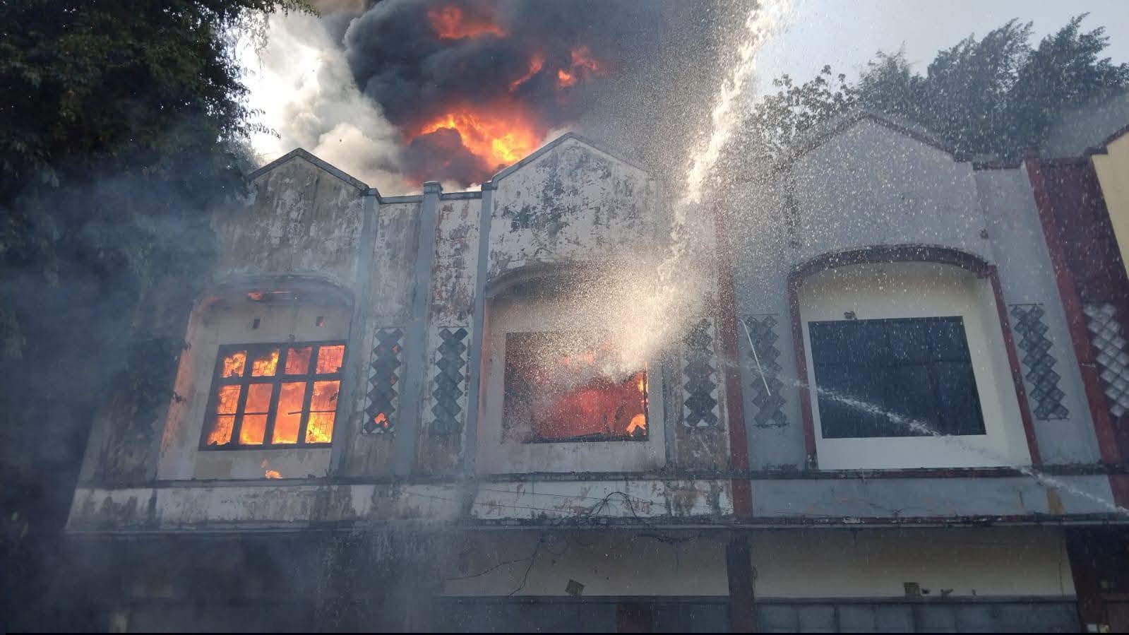 Gudang Cat di Paal Dua Manado Hangus Terbakar, Kerugian Ditaksir Ratusan Juta Rupiah