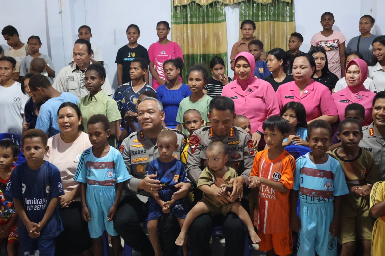 Kapolda Sulut Pimpin Anjangsana di Panti Asuhan Terang Titipan Tuhan, Sambut HUT ke-81 Korps Brimob Polri